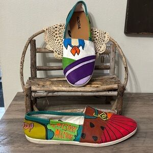 PRE OWNED CUSTOM HANDMADE PAINTED SCOOBY-DOO SLIP ON FLATS SHOES